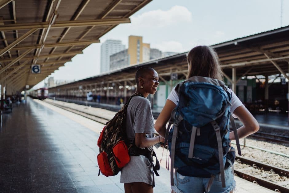 Sicher mit Fremden reisen: Dein Guide für unbekannte Reisepartner